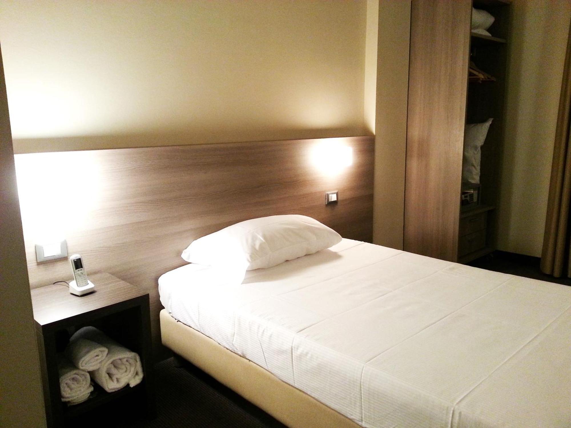 Hll Hotel Lungolago Lecco-Como Lake מראה חיצוני תמונה