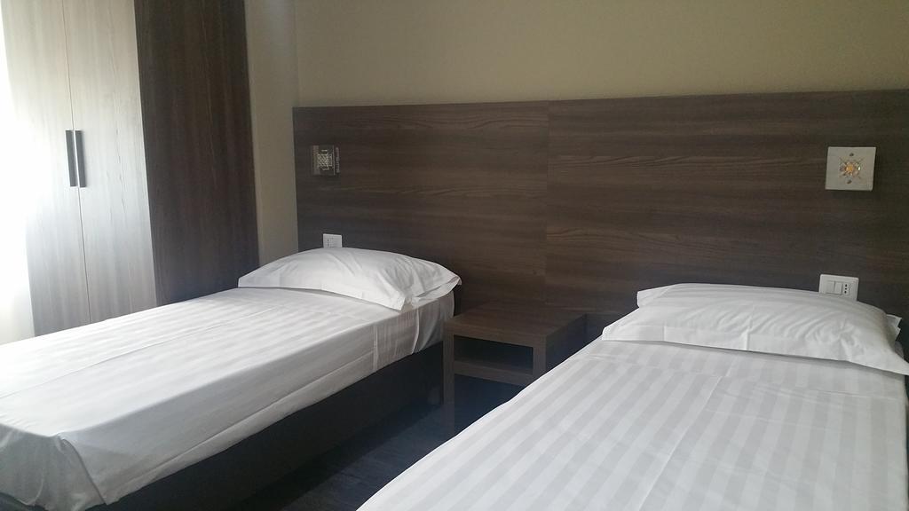 Hll Hotel Lungolago Lecco-Como Lake מראה חיצוני תמונה