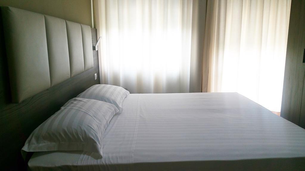 Hll Hotel Lungolago Lecco-Como Lake מראה חיצוני תמונה