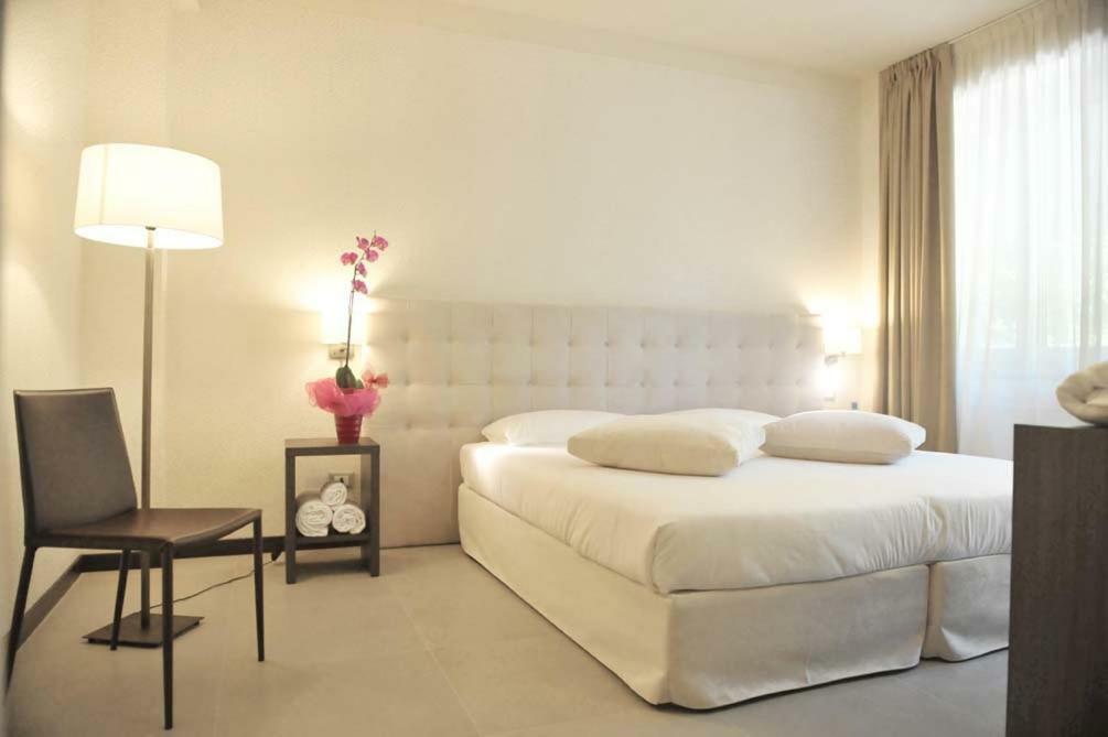 Hll Hotel Lungolago Lecco-Como Lake מראה חיצוני תמונה